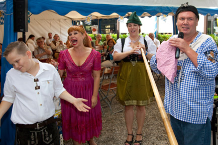 Sandra Steffl (rot) und Sandrina Koemm